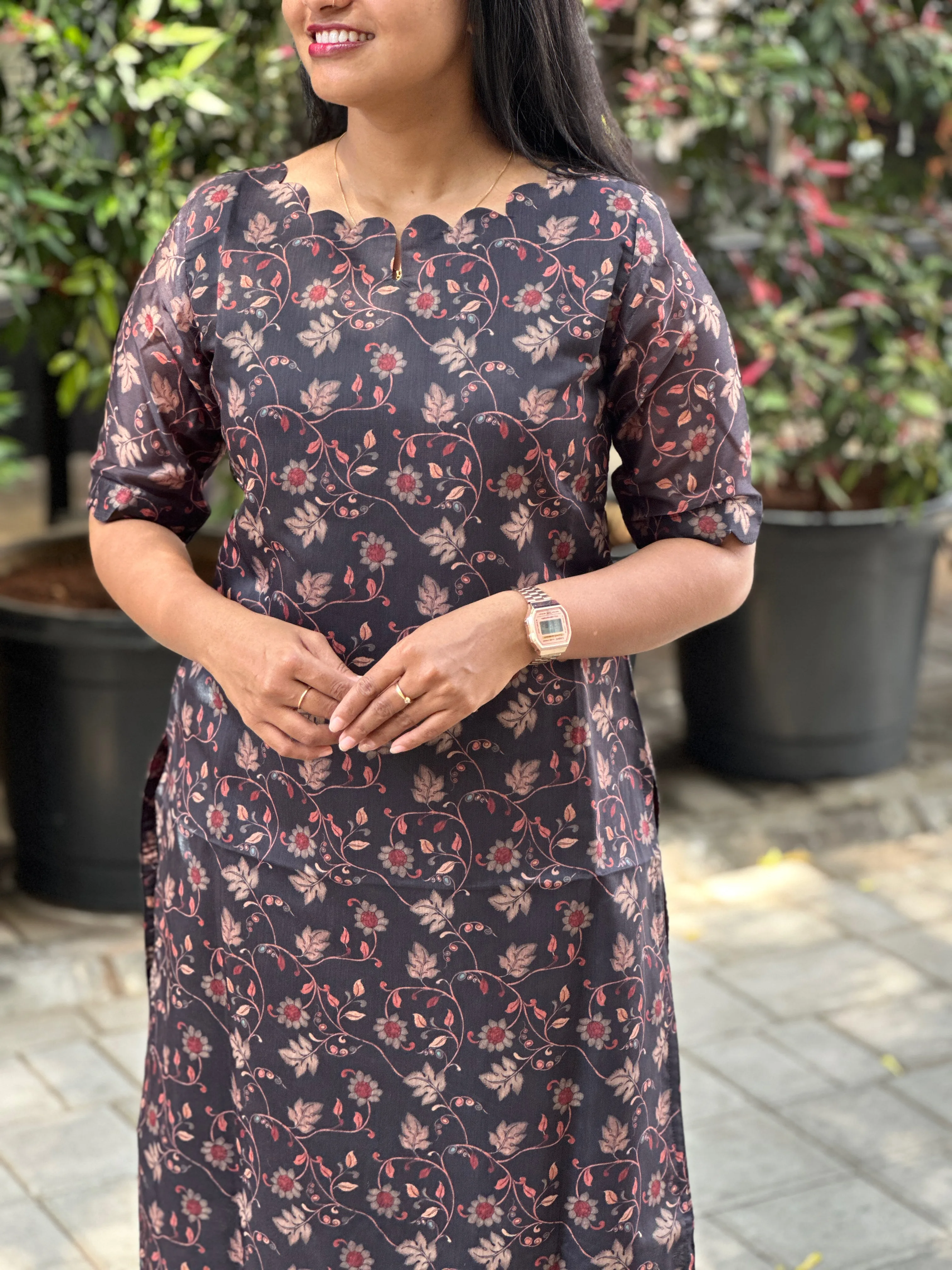 AARINI Kurti for women view 3 - Viyal Design Studio