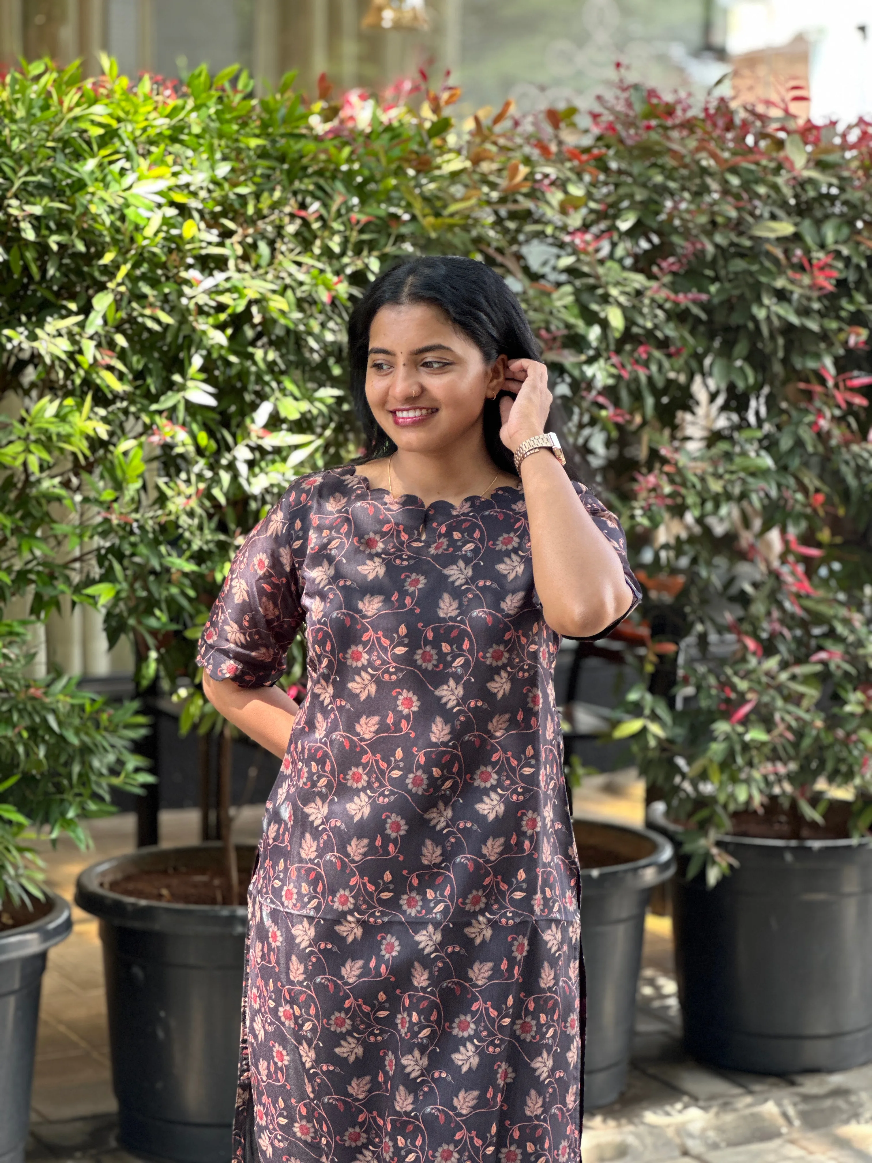 AARINI Kurti for women view 4 - Viyal Design Studio