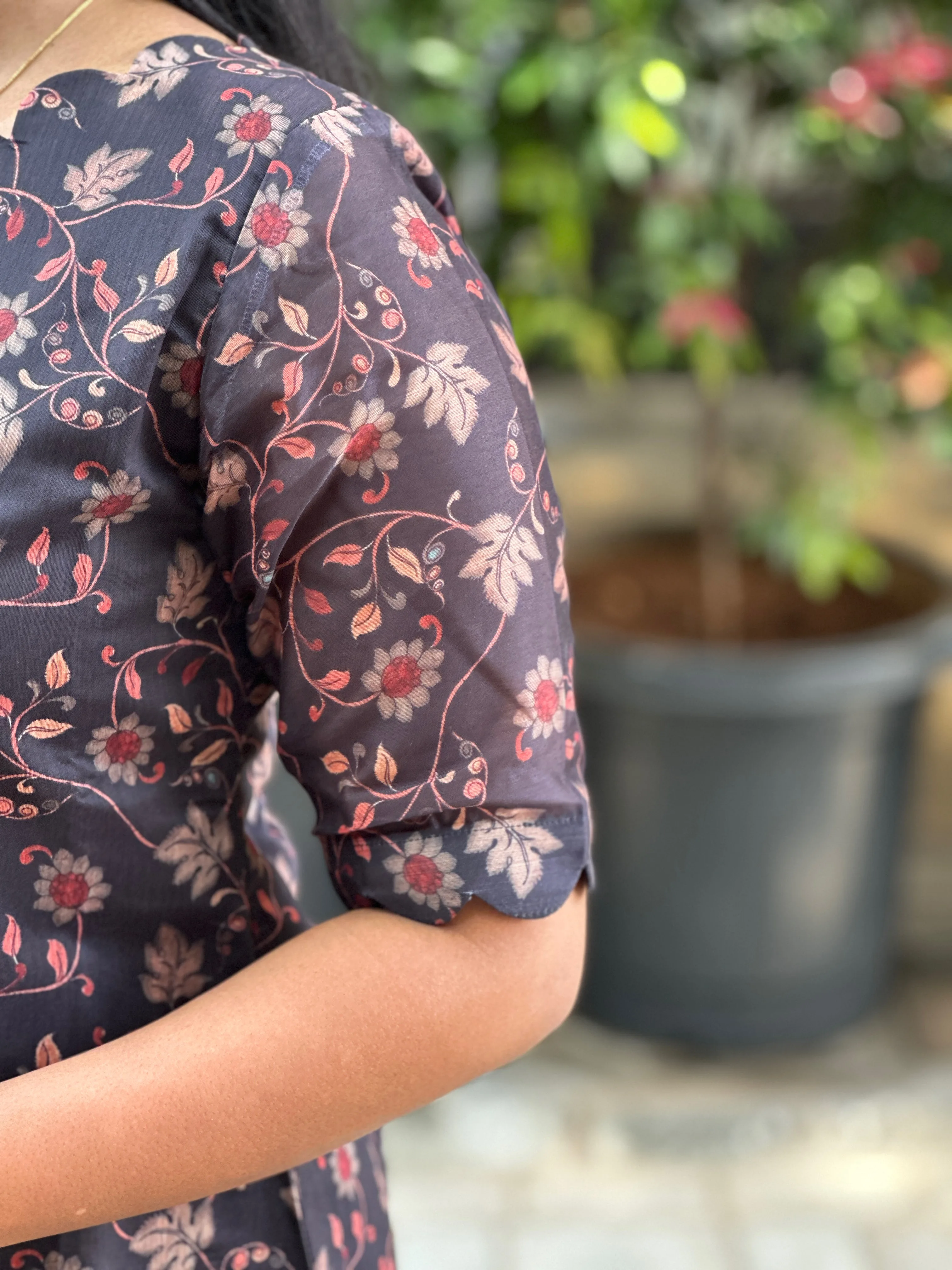 AARINI Kurti for women view 8 - Viyal Design Studio