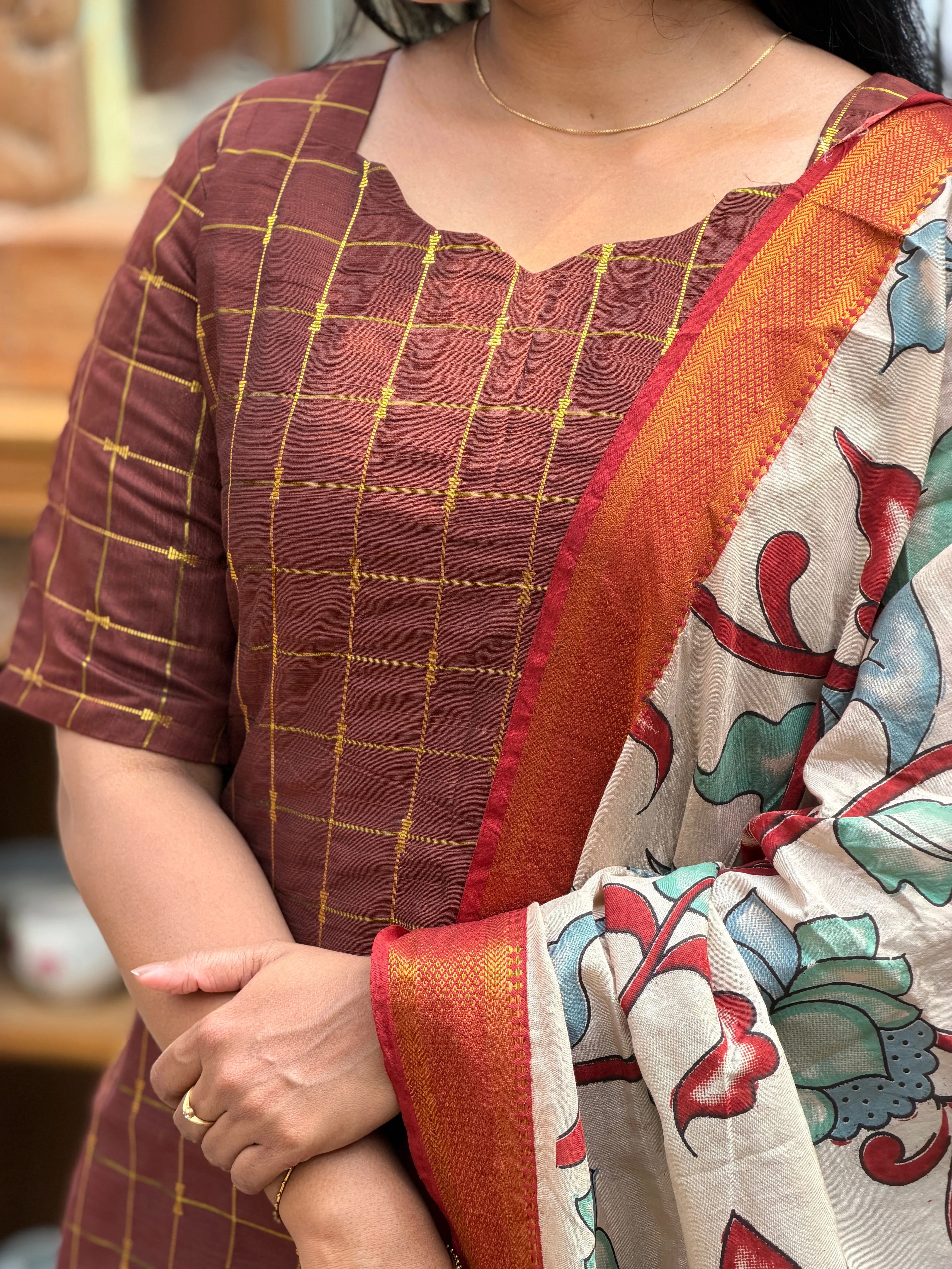 NISHA Two Piece Set for women view 3 - Viyal Design Studio
