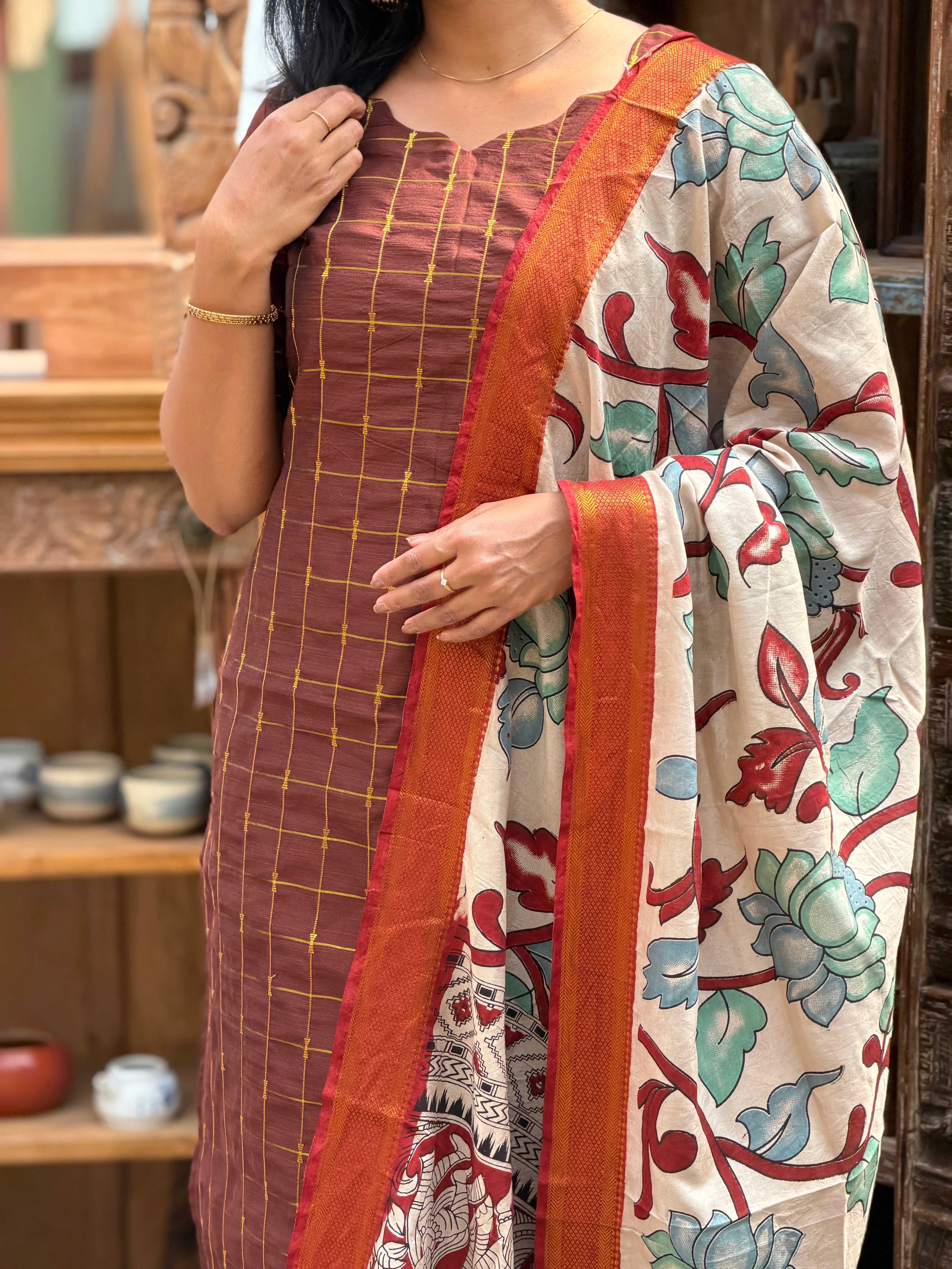 NISHA Two Piece Set for women view 4 - Viyal Design Studio