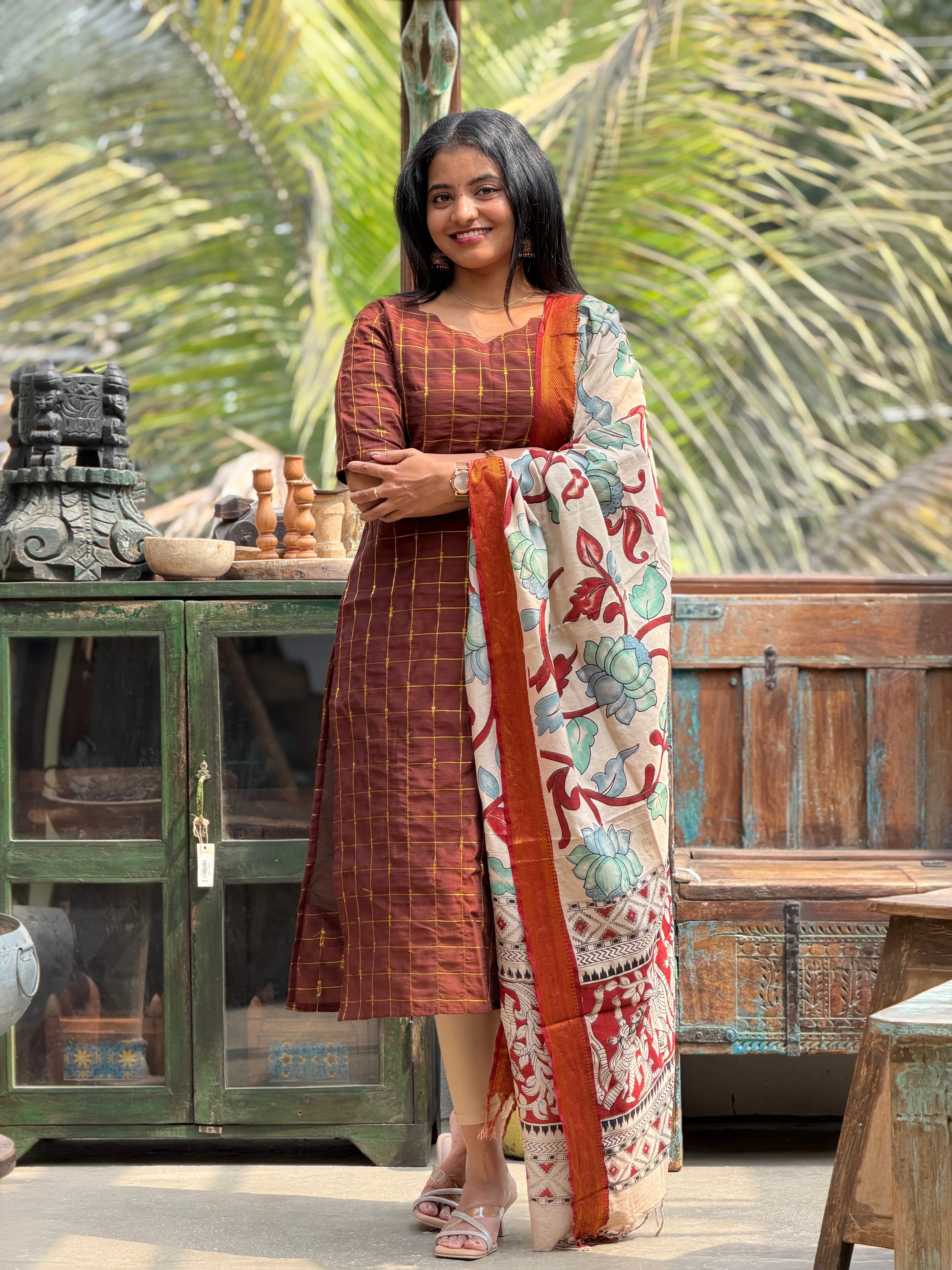 NISHA Two Piece Set for women view 6 - Viyal Design Studio