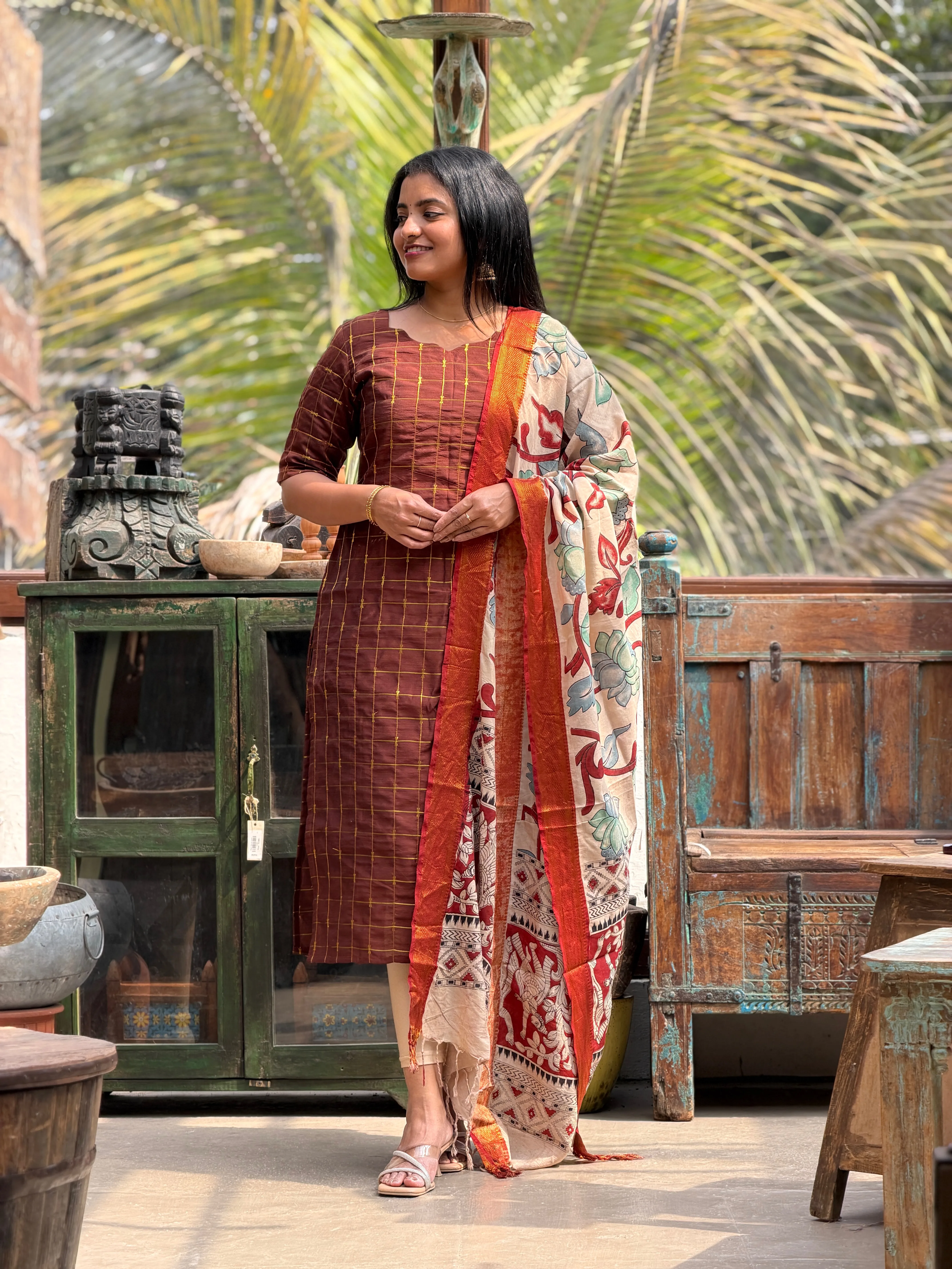 NISHA Two Piece Set for women view 9 - Viyal Design Studio